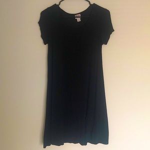 Black dress, great for all season! Dress it up for work or down for a concert!